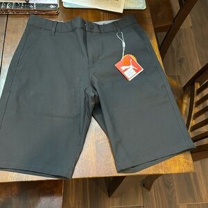 Men’s golf shorts